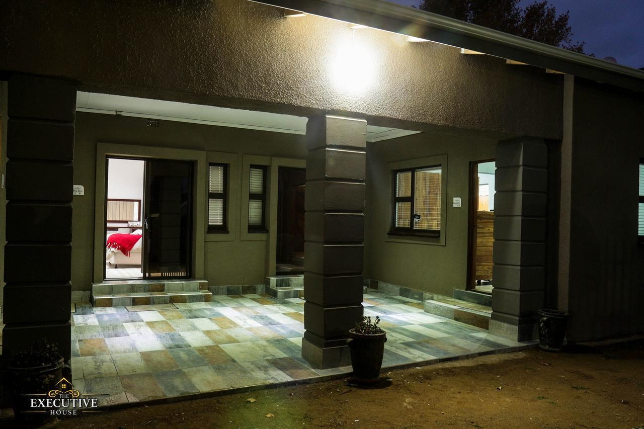 לינה וארוחת בוקר ניוקאסל The Executive House מראה חיצוני תמונה